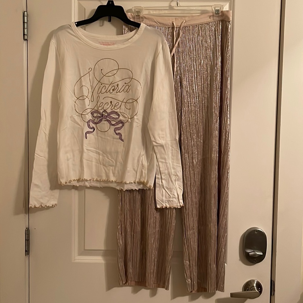 NWOT Victoria’s Secret pajama set